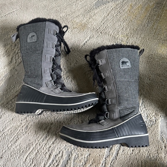 Sorel Tivoli High II Snow Boots black gray checkered print lace up waterproof 8 - Picture 1 of 11